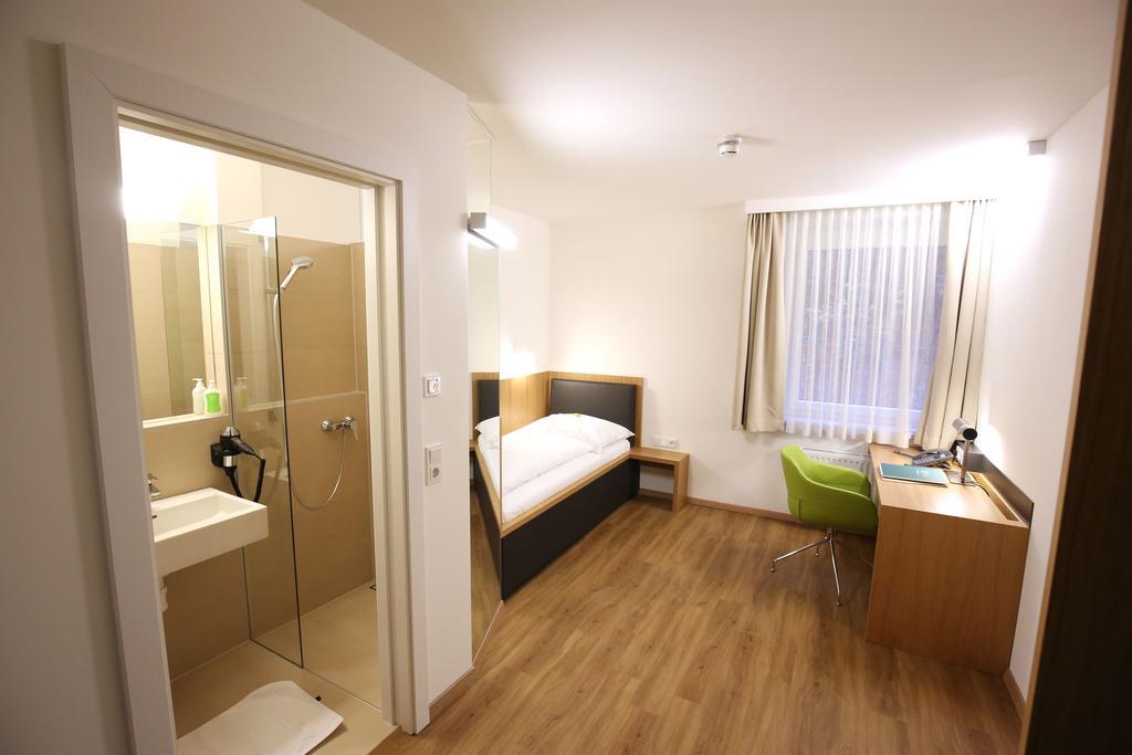 Sankt Magdalena Hotel Linz Room photo